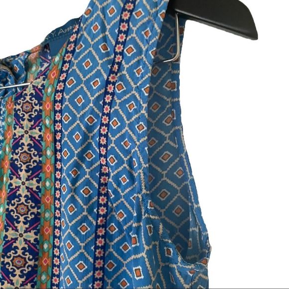 N.Y. Appeal: Buttoned Back Sleeveless Blouse - Picture 3 of 7